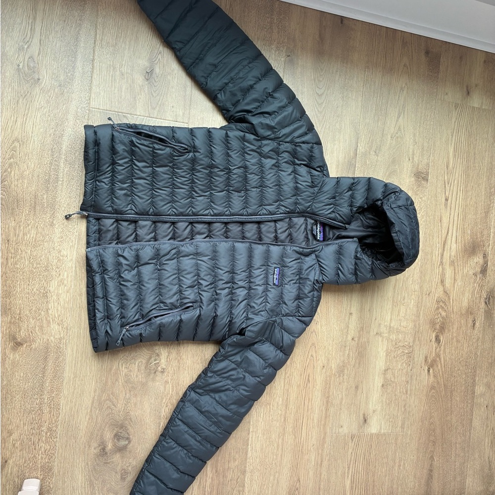 Patagonia men’s down puff jacket with hood